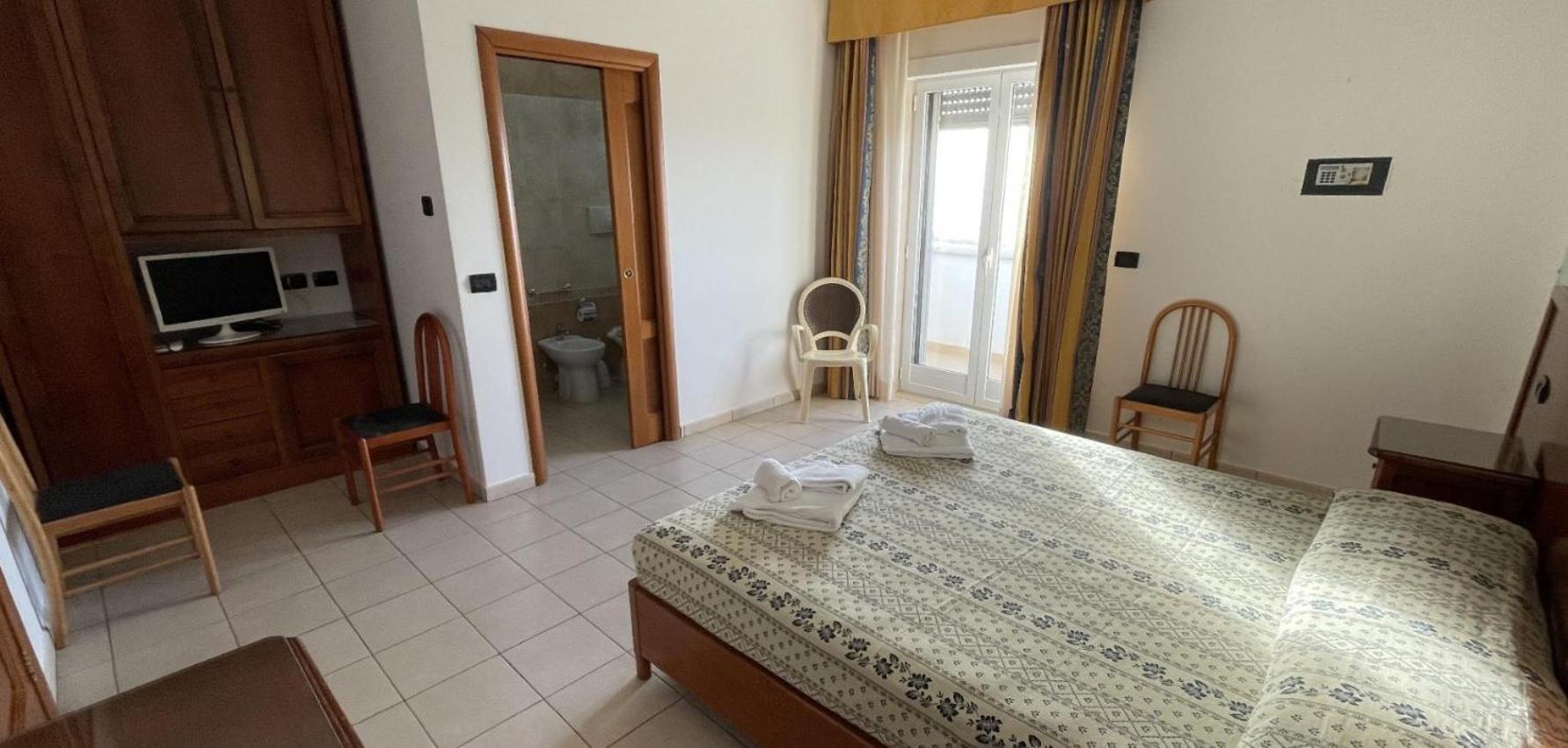 Hotel Dei Bizantini & Villaggio Campo Dei Messapi San Pietro in Bevagna Dış mekan fotoğraf