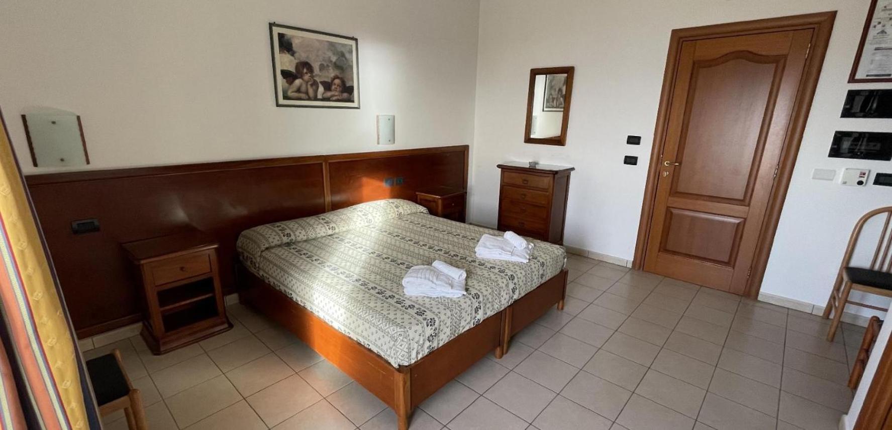Hotel Dei Bizantini & Villaggio Campo Dei Messapi San Pietro in Bevagna Dış mekan fotoğraf