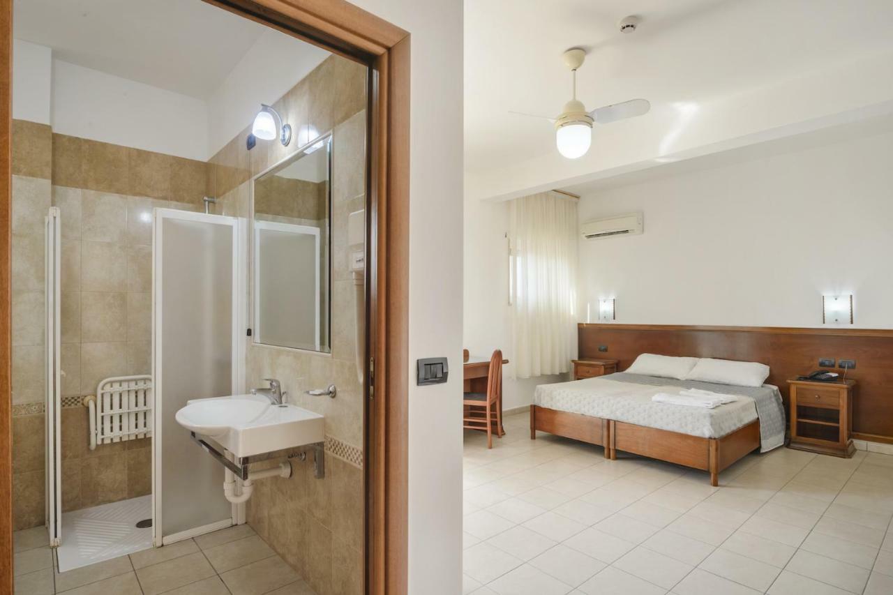 Hotel Dei Bizantini & Villaggio Campo Dei Messapi San Pietro in Bevagna Dış mekan fotoğraf